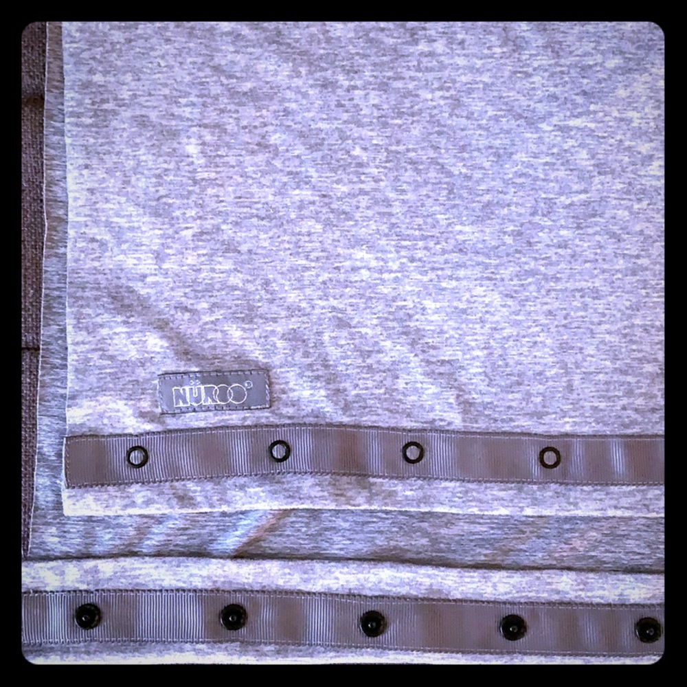 Nüroo Adjustable Nursing Scarf in grey